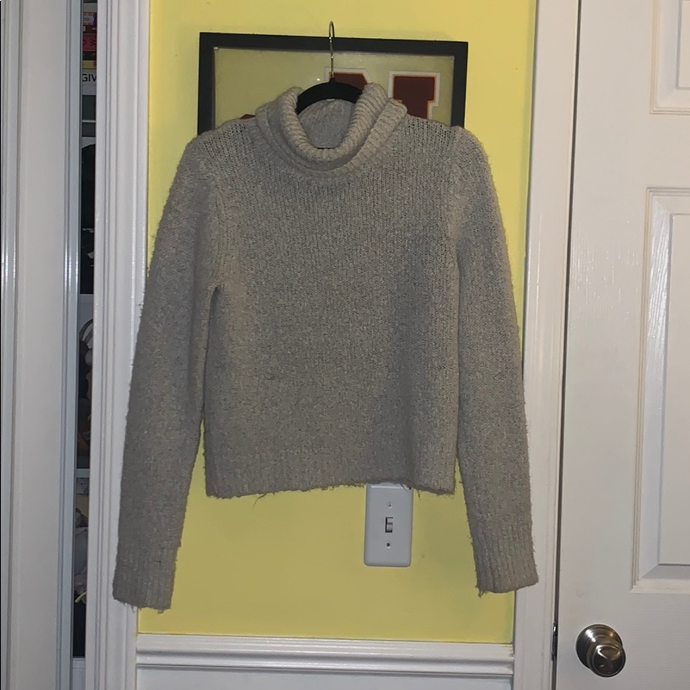 Brandy Melville Light grey sweater